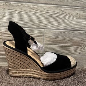 NWT Vince Camuto Black True Suede Wedges